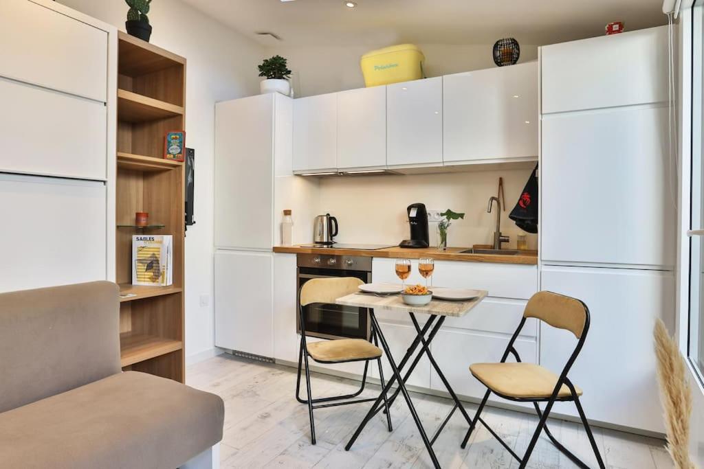 Tiny Studio Terrasse, Hypercentre La Plage A 2 Pas ! เลส์ซาบล์-โดล็อนน์ ภายนอก รูปภาพ