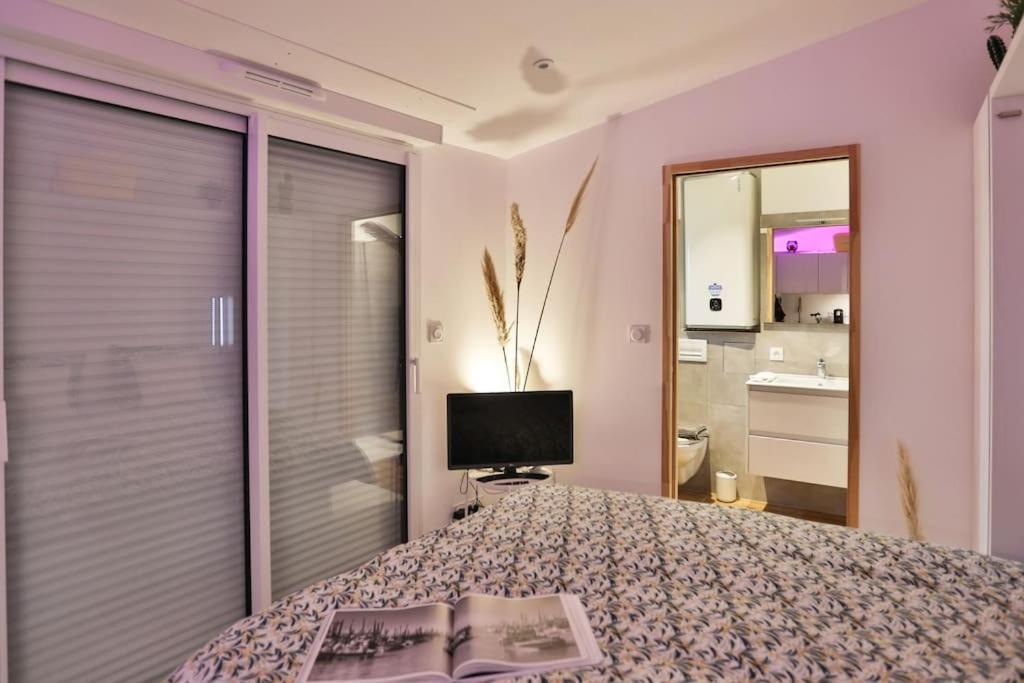 Tiny Studio Terrasse, Hypercentre La Plage A 2 Pas ! เลส์ซาบล์-โดล็อนน์ ภายนอก รูปภาพ